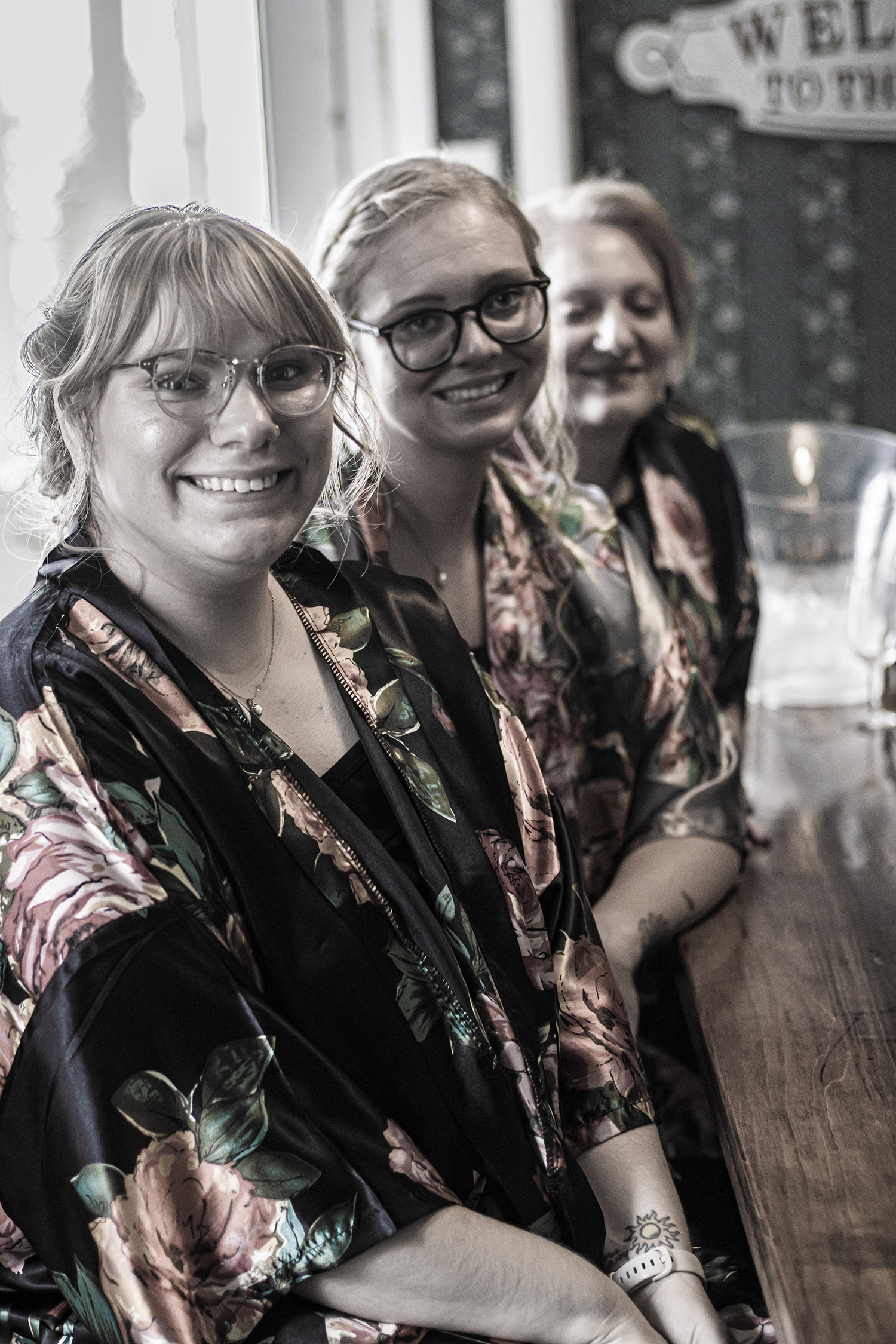 wedding-3-girls-colorized-table