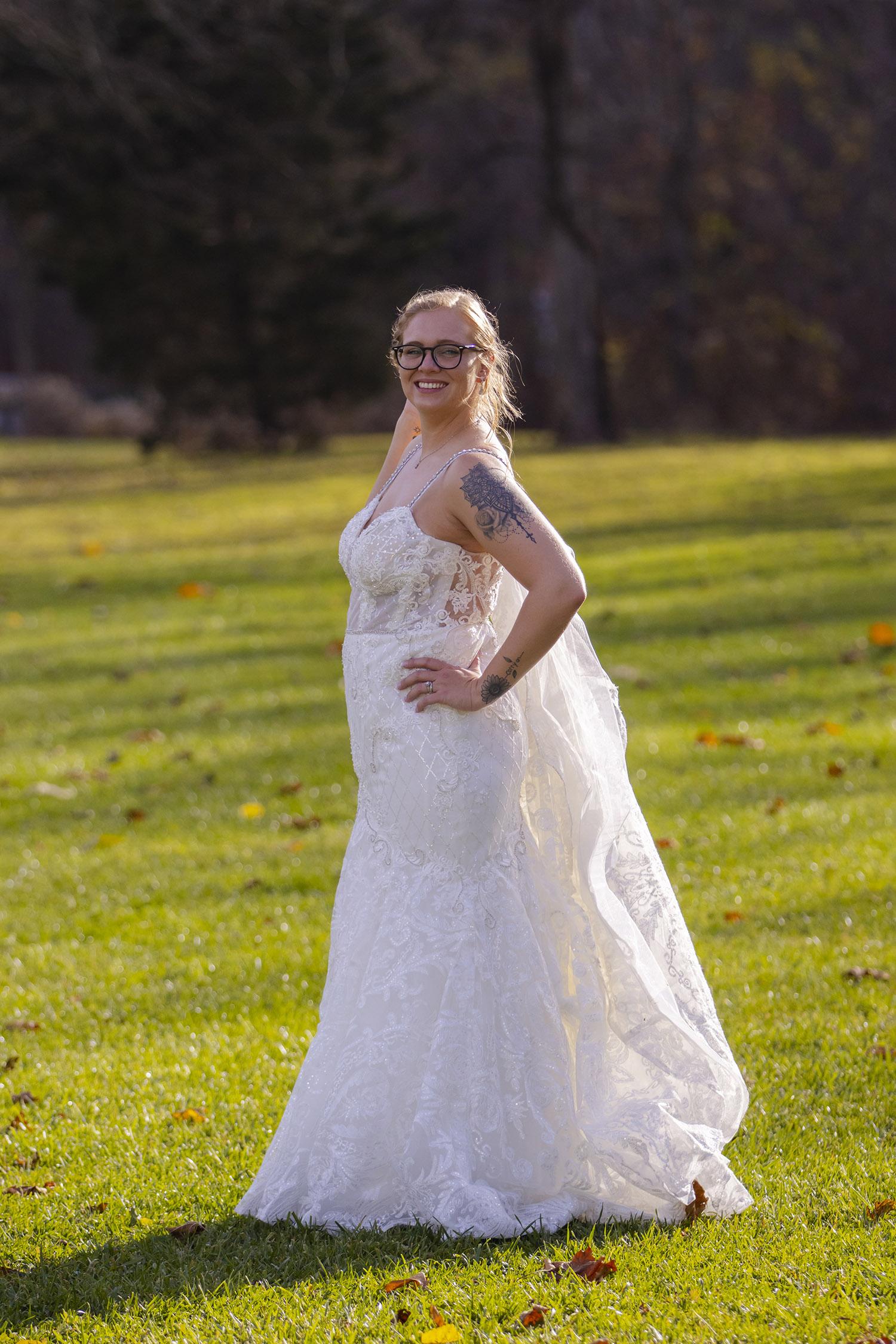 wedding-full-pose-outdoors-green