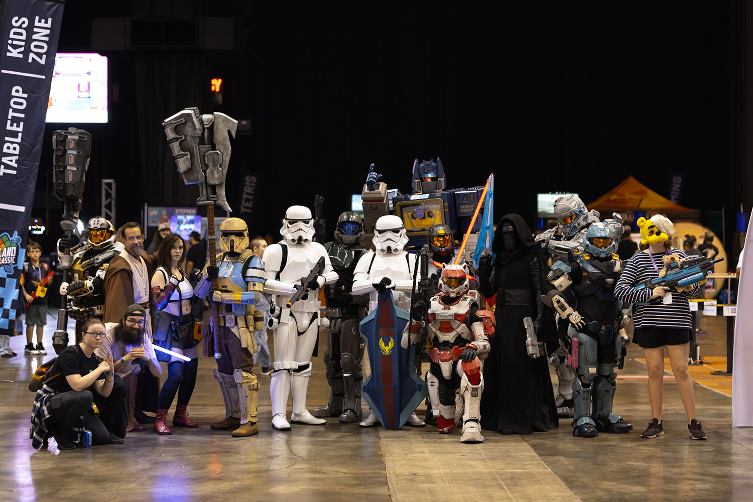 cgc-halo-starwars-cosplay-team-neeling-posing